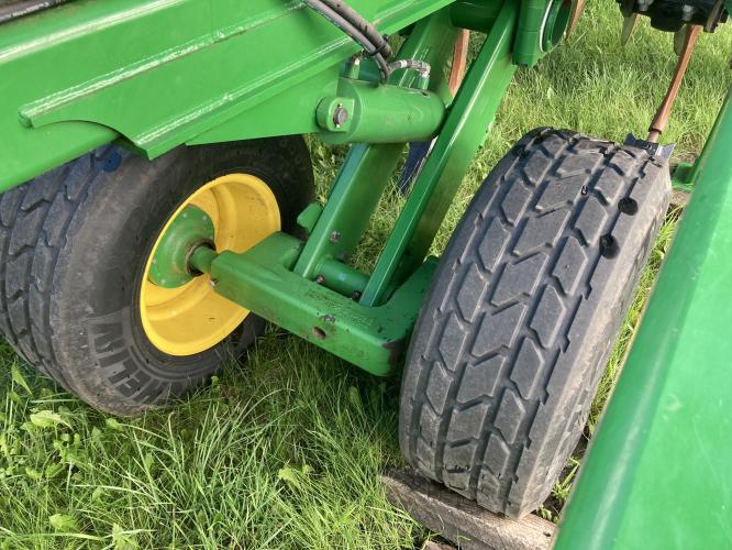 John Deere 2720