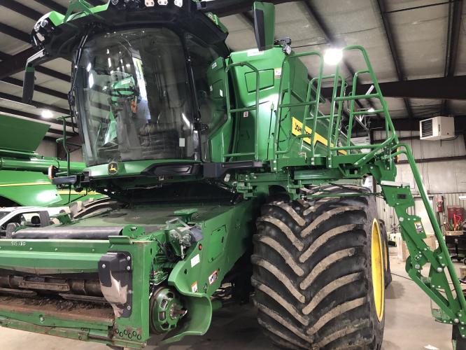 John Deere X9 1100