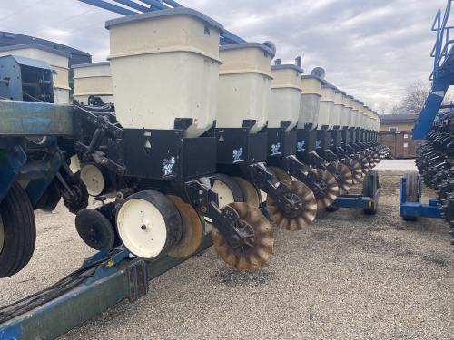 1995 Kinze 2600
