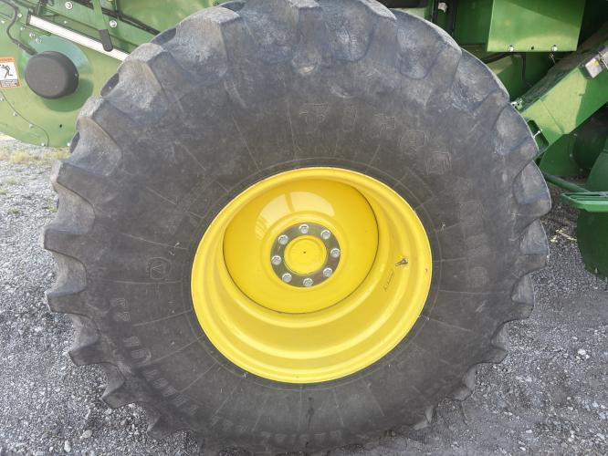 John Deere S670