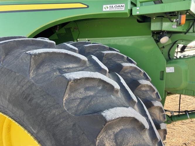John Deere S670