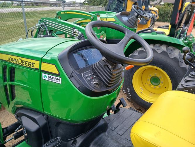 John Deere 2032R