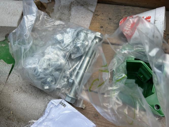 John Deere NEW KXE10095 SHOE KIT