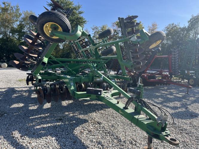John Deere 2720