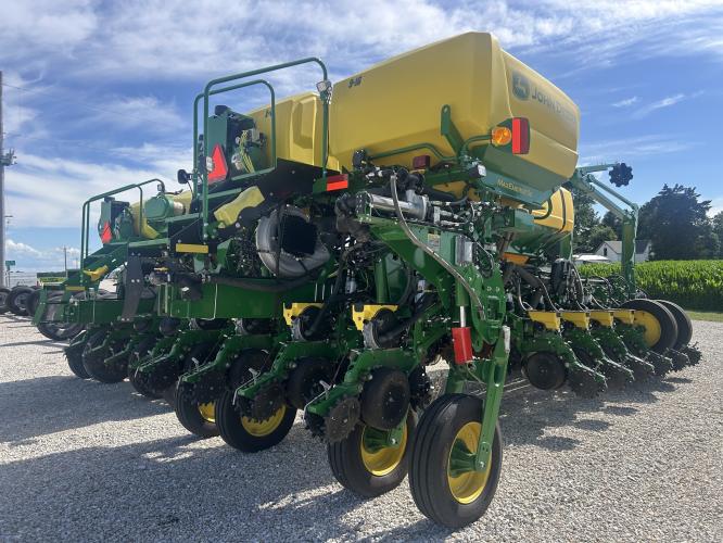 John Deere 1775NT