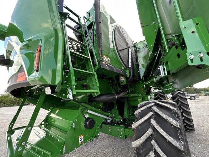 John Deere S7 700