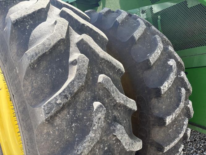 John Deere S670
