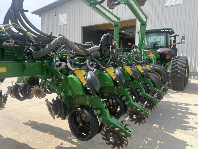 John Deere 1775NT
