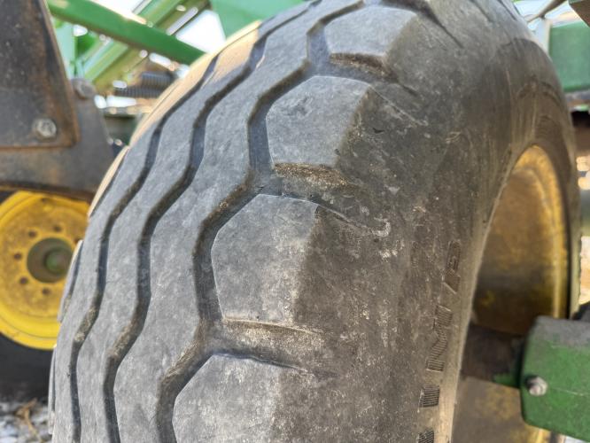 John Deere 2720