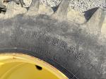 John Deere 520/85R38