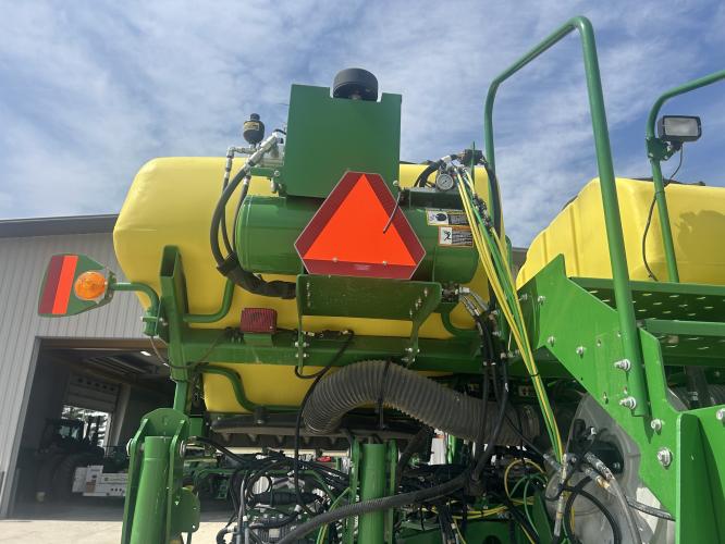John Deere 1775NT