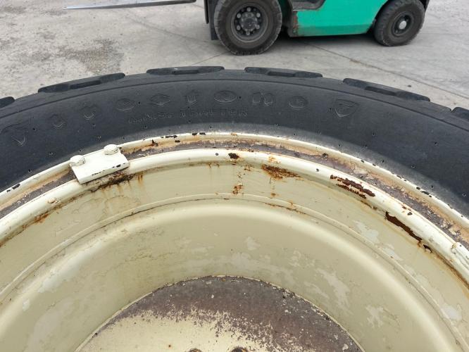 Firestone FS 35.5L-32 diamond Tires & wheels