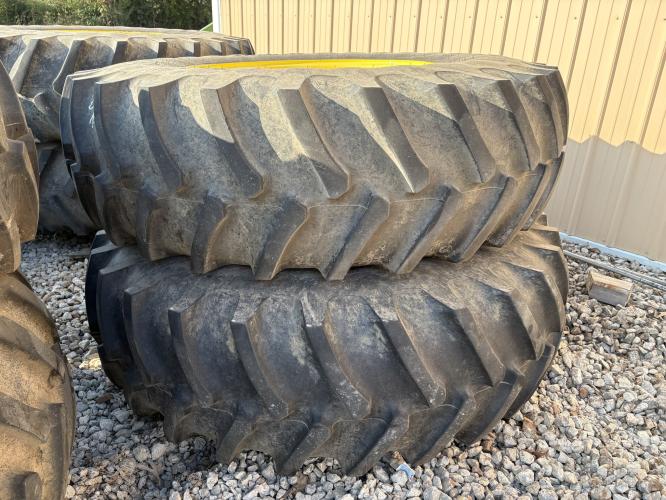 John Deere 520/85R38