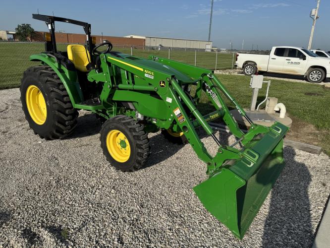 John Deere 4052M