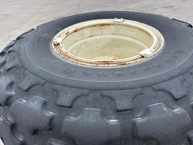Firestone FS 35.5L-32 diamond Tires & wheels