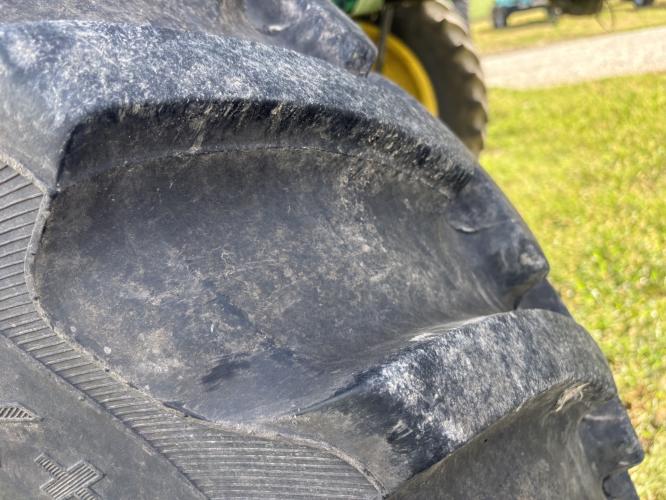 John Deere 412R