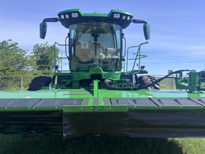 John Deere W235R