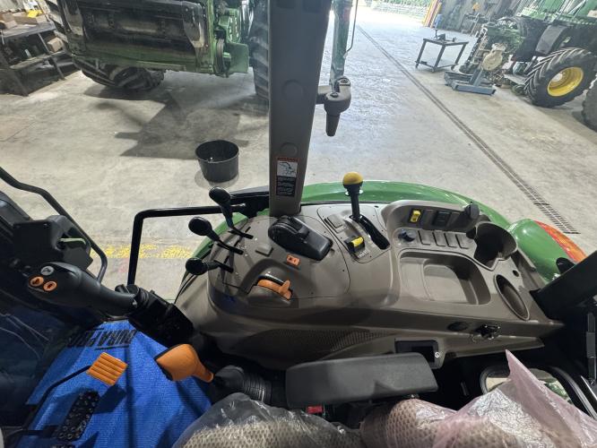 John Deere 5120M