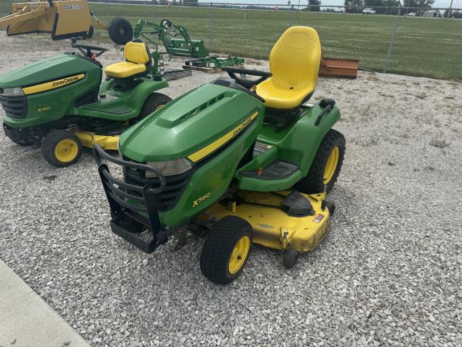 John Deere X590