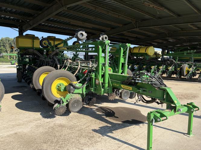 John Deere 1775
