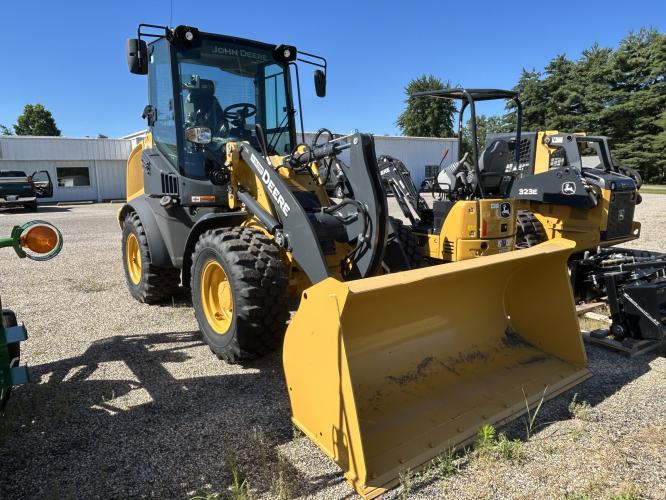 John Deere 244L
