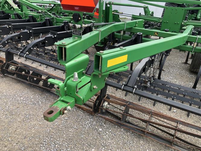 John Deere 2210