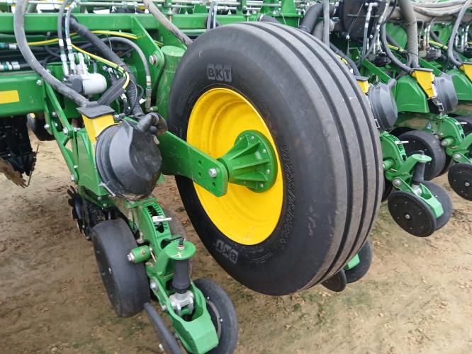 John Deere 1775NT