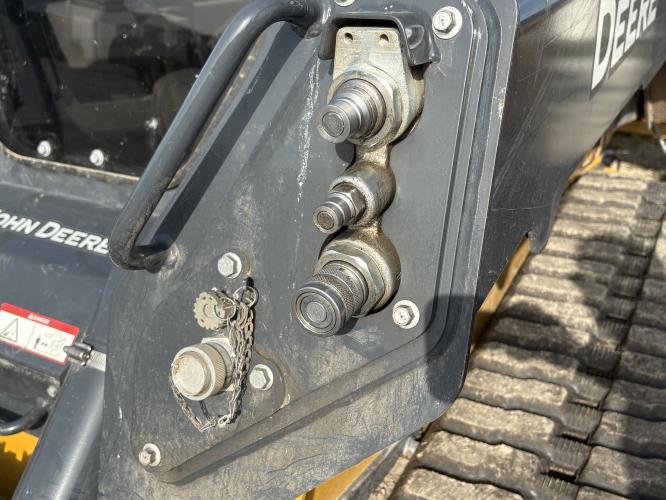 John Deere 333 P