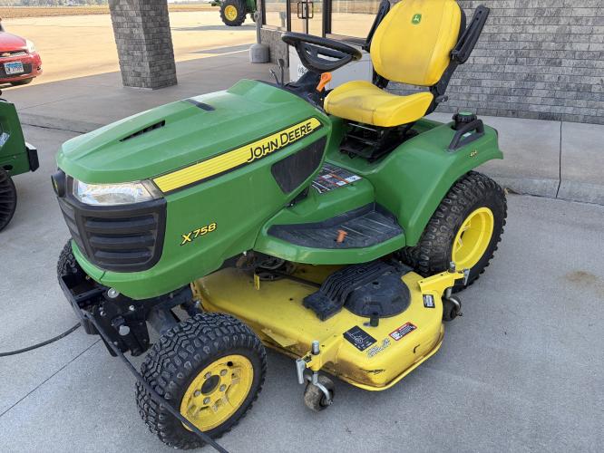 John Deere X758