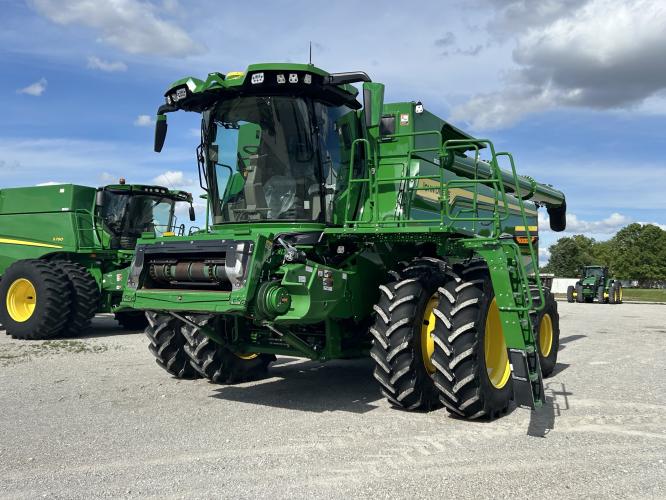 John Deere S7 700