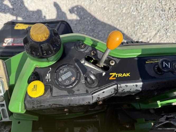 John Deere Z830A