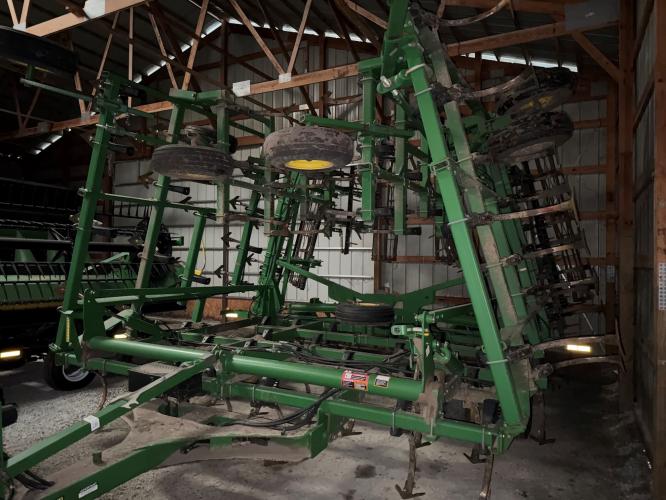 John Deere 2210