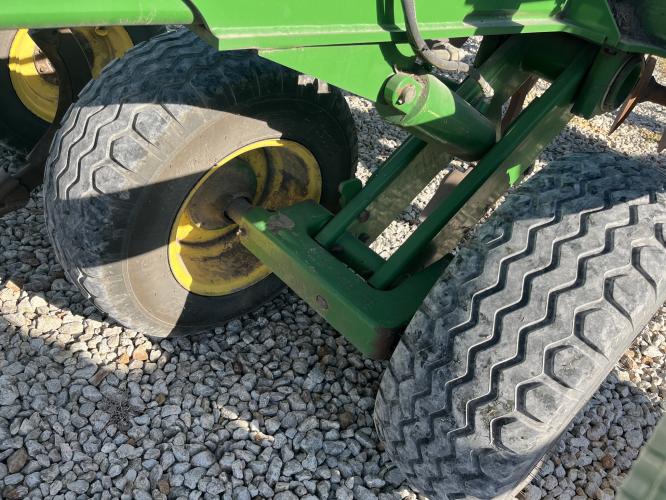 John Deere 2720