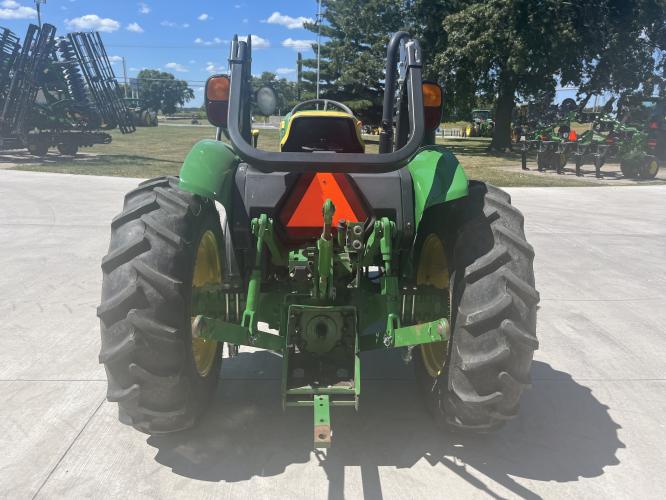 John Deere 5045E