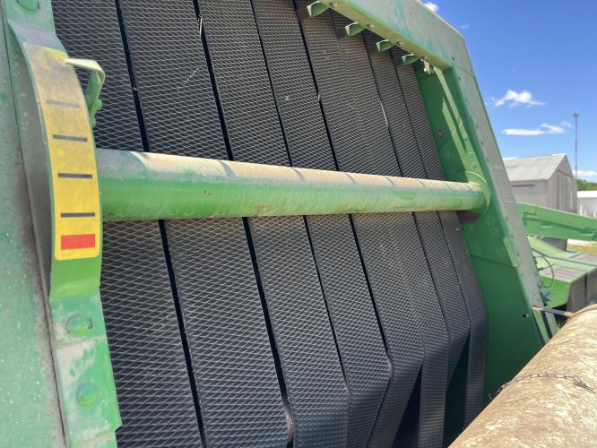 John Deere 566