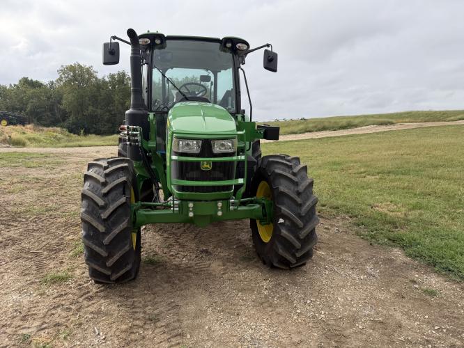 John Deere 5120M