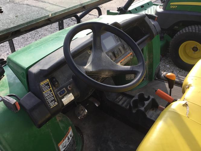 John Deere 825I