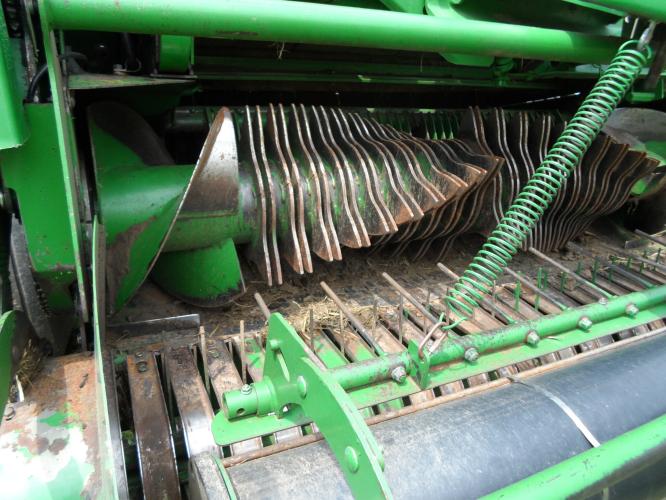 John Deere 560M