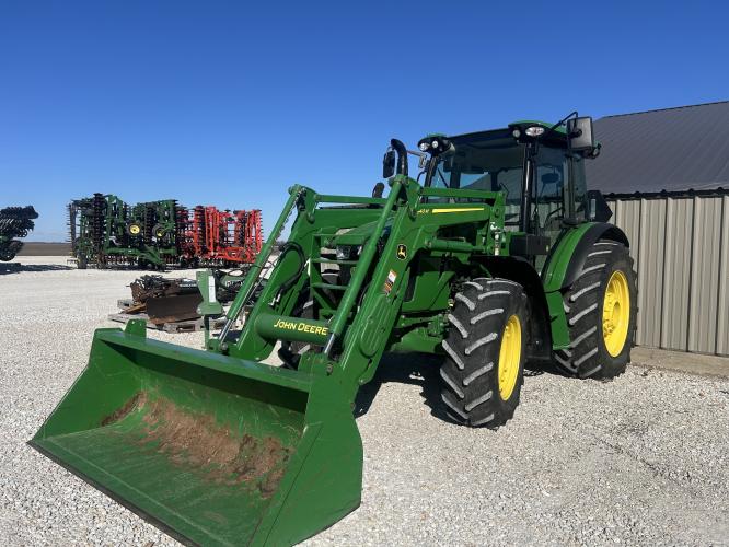 John Deere 5115M