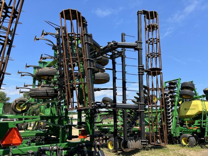 John Deere 2210