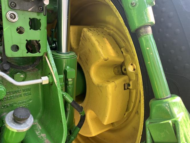 John Deere 8335R