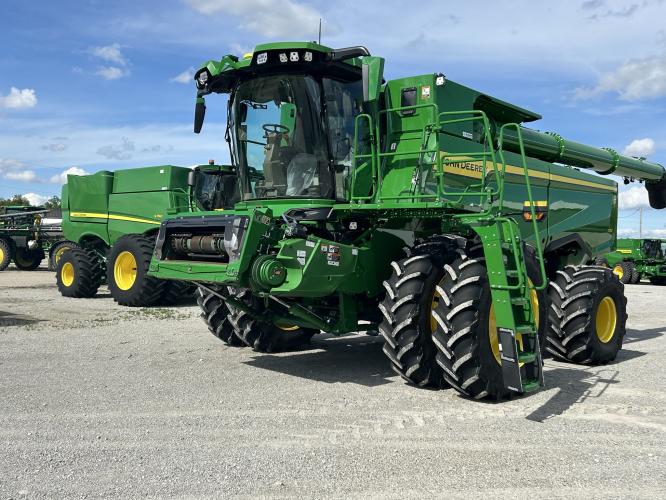 John Deere S7 700