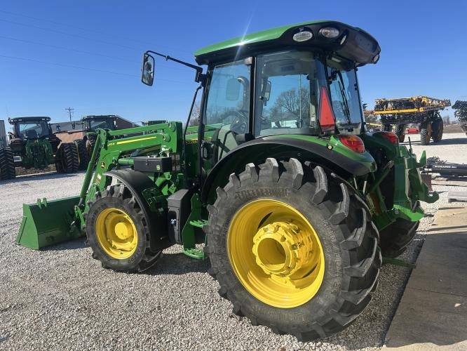 John Deere 5115M
