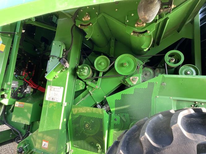 John Deere S670