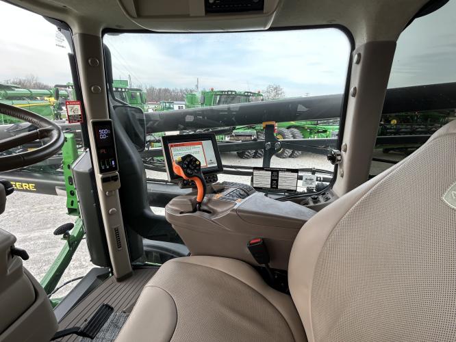 John Deere R4044