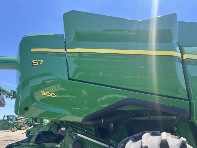 John Deere S7 900