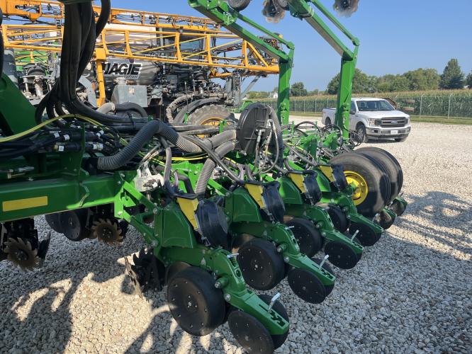 John Deere 1775NT
