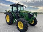 John Deere 6135E