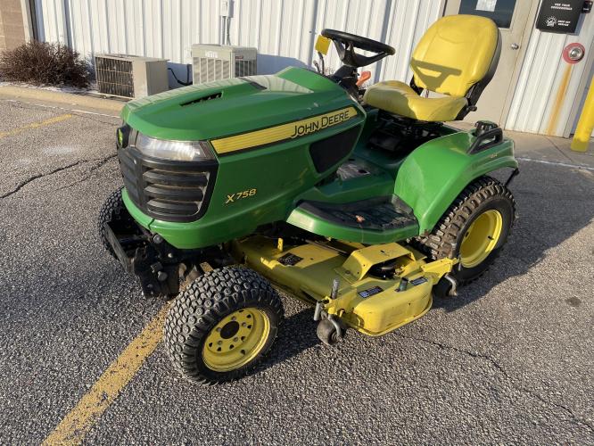 John Deere X758