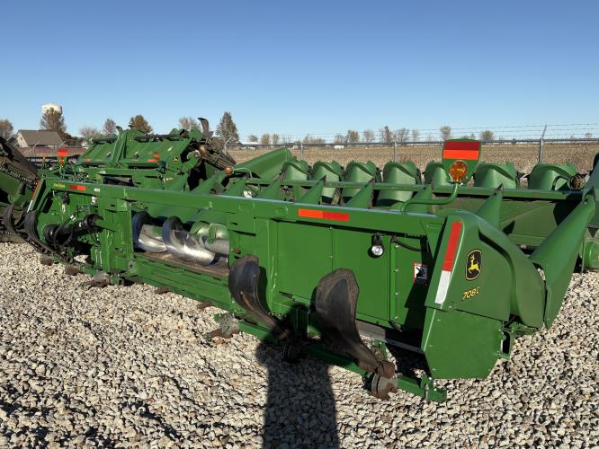 John Deere 708C